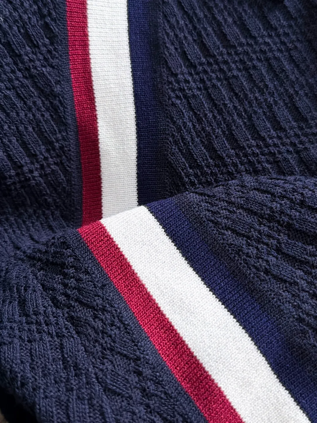Next day delivery P165 High Quality Mouth Covered 2026 Summer New Arrival Men's Short Sleeve T-shirt Made of combed cotton yarn knitted cotton fabric, pure cotton high weight special yarn, it feels full of weight when weighed, and the upper body is more textured than ordinary T-shirts. This texture can cope with the weather easily and is suitable for both hot and cold! The pattern on the chest adopts three-dimensional embroidery technology, and is perfectly produced stitch by stitch with reference to the original version! Loose fit design, looks noble. Size: M to XXXL